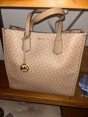 Michael Kors Carmen Mirella Large Tote Vanilla Geometric MK Logo Zip Top NWOT